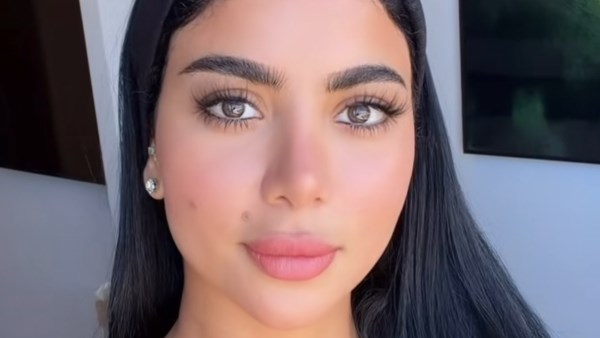 كارولين عزمي