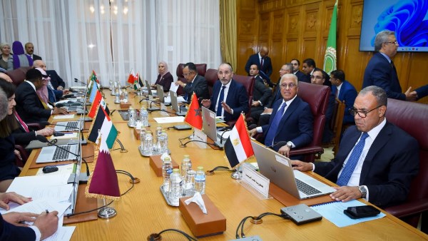 خلال الاجتماع 