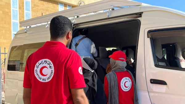 معبر رفح البري يستقبل الدفعة الـ81 من العائدين الفلسطينيين