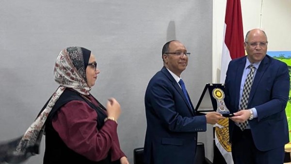 سفير مصر بالكويت يدشن فعاليات الصالون الثقافى للمكتب الثقافي المصري بندوة "من الوثيقة إلى الرواية"