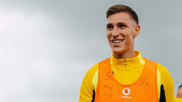 شلوتربيك يعود لتدريبات بوروسيا دورتموند عقب تعافيه من إصابة لحقت به في كأس العالم