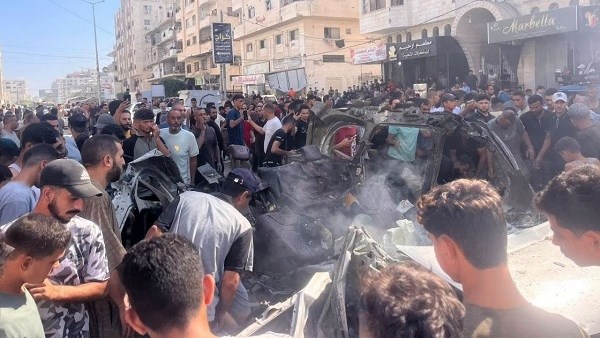 استشهاد فلسطينيين اثنين و إصابة آخرين جراء قصف الاحتلال الإسرائيلي مركبة جنوب غربي غزة