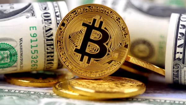 "بيتكوين" تستقر عند 77.7 ألف دولار وسط توترات الشرق الأوسط ومخاوف رفع الفائدة