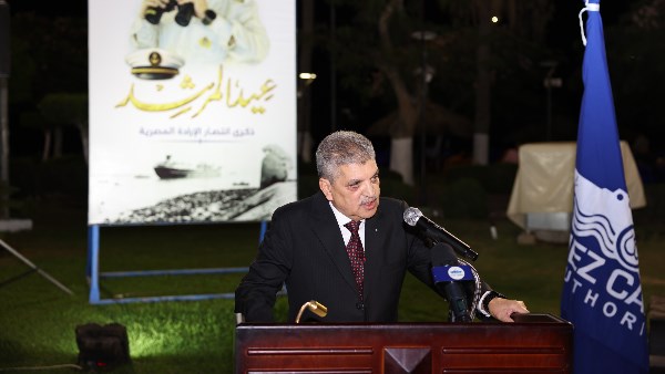 رئيس هيئة قناة السويس يكرم المرشدين من أصحاب الكفاءات..ويؤكد تحسن معدلات الملاحة