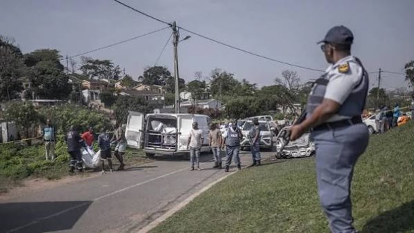 مقتل 17 شخصًا وإصابة 15 في إطلاق نار داخل حانة بجنوب أفريقيا
