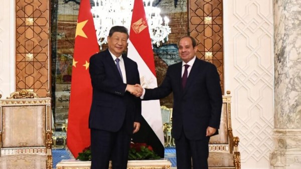 الجنيه واليوان في مواجهة الدولار.. ماذا تعني زيادة اتفاقية تبادل العملات بين مصر والصين بعد زيارة الرئيس الصيني؟