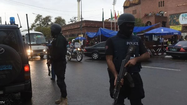 مقـ..تل 11 شخصاً وإصابة 20 آخرين بانفجار عند نقطة شرطة في باكستان