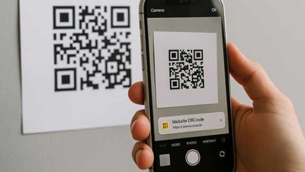 احذر من كود QR.. كيف يمكن لمسحة واحدة أن تعرض بياناتك البنكية للاحتيال؟
