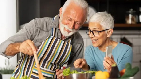 اللحوم قد تساعد كبار السن في الحفاظ على قوتهم البدنية.. دراسة تكشف التفاصيل