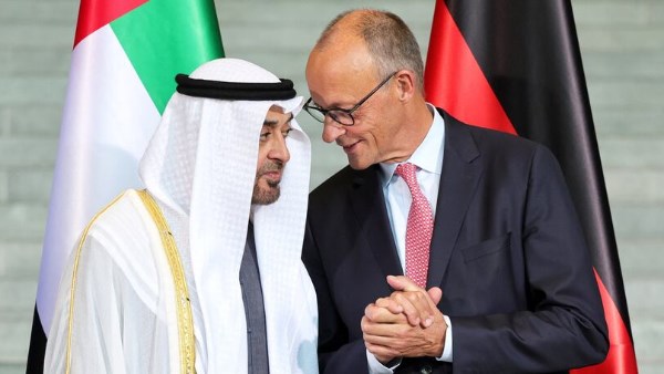 الرئيس الإماراتي والمستشار الألماني