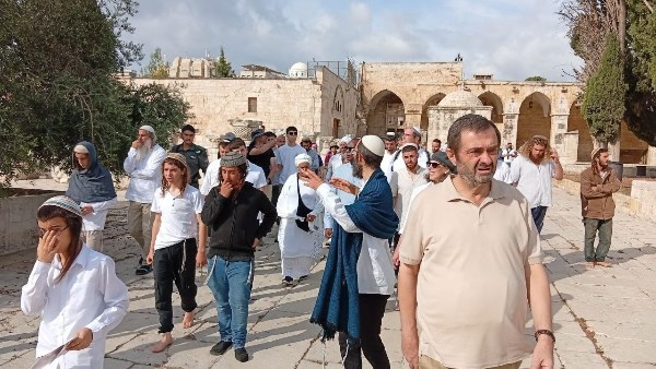 المستوطنون الإسرائيليون يقتحمون الأقصى
