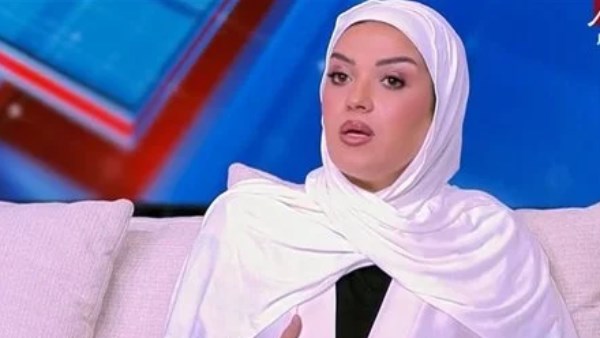 المطربة منة 