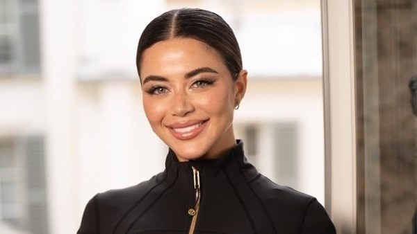 الفنانة يارا السكري 