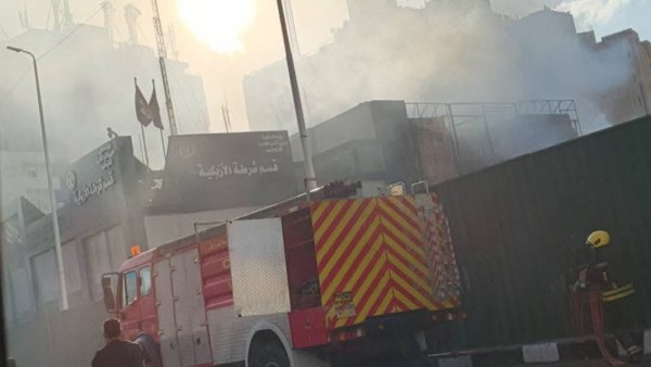 الداخلية: السيطرة على حريق محدود فى واجهة قسم شرطة الأزبكية