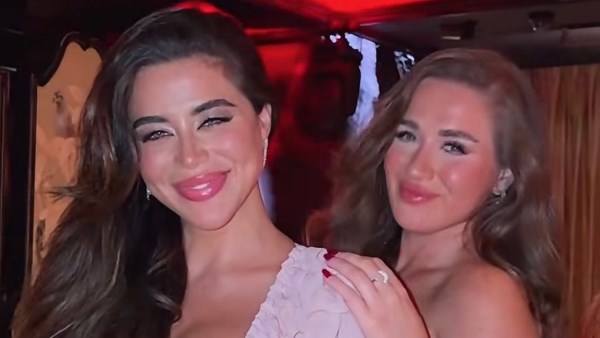 يارا السكري وشقيقتها