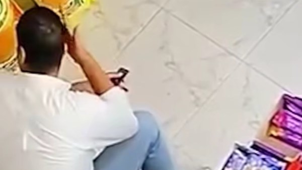 الشاب 
