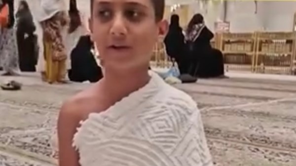 طفل يلفت الأنظار خلال قراءة القرآن علي طريقة الشيخ الدوسري