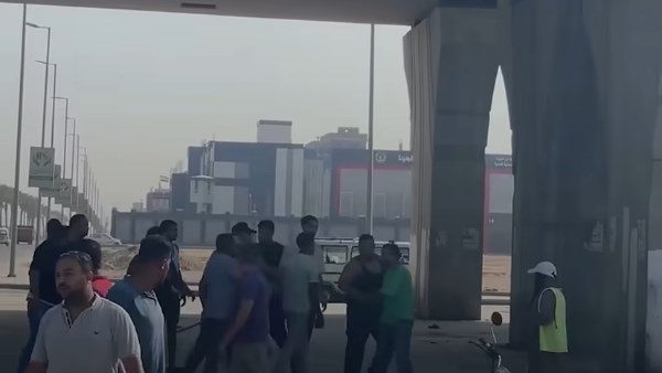 فيديو يثير الجدل ..للحظة التعدي على عمال نظافة بمنطقة 800 فدان في أكتوبر الجديدة