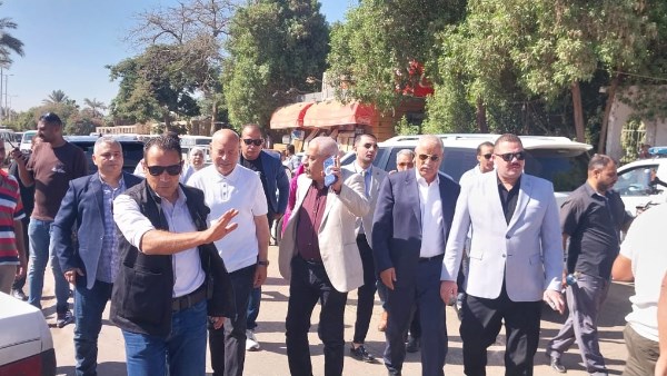 محافظ القاهرة يتفقد أعمال مشروع خطوط المياه الخارجة من محطة كفر العلو الجديدة بحلوان والتبين بتكلفة 1.4 مليار جنيه