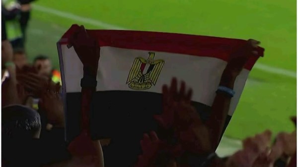  علم مصر بين جماهير طرابزون سبور