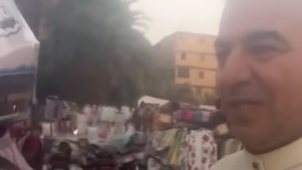 الشيخ محمد يحيى الشرقاوي يستعين بشاب بدراجة نارية للوصول إلى الجامع الأزهر