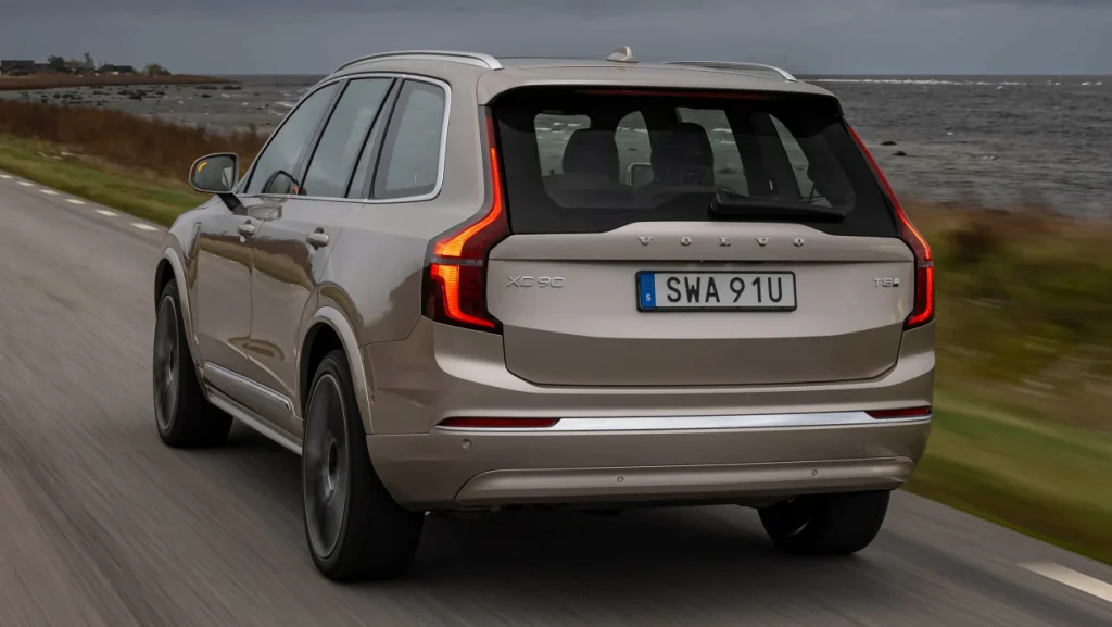 Volvo-XC90-T8-2024-3_638_034015.jpg