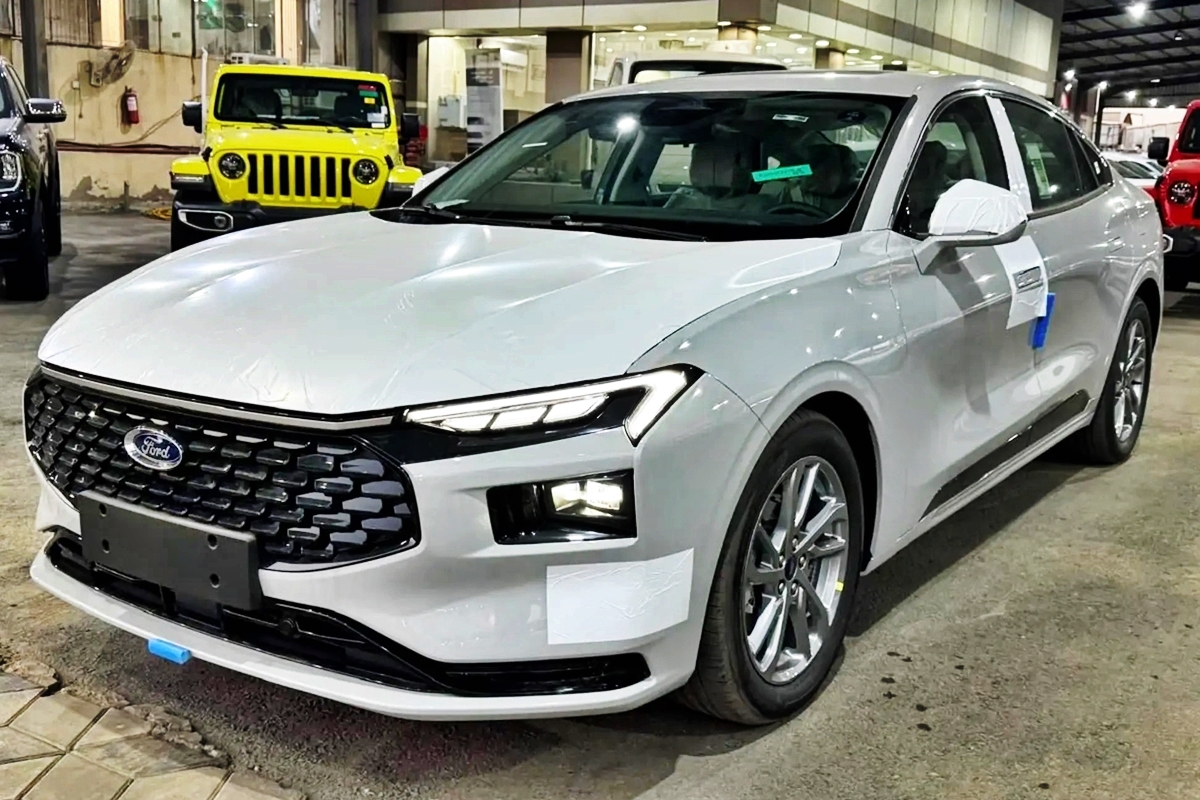 ماذا تقدم فورد تورس 2025 الجديدة وكم يبلغ سعرها