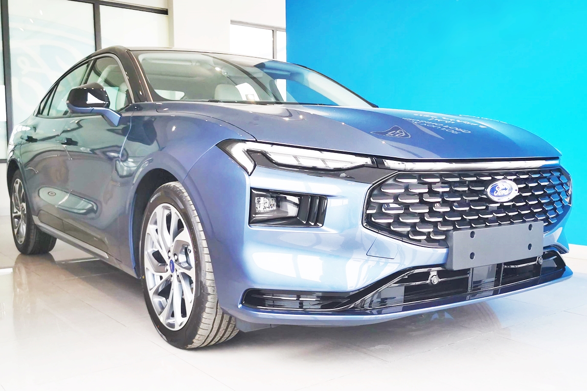 ماذا تقدم فورد تورس 2025 الجديدة وكم يبلغ سعرها