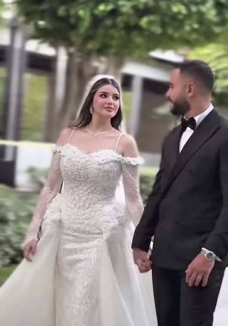 إطلالة ملكية تخطف الأنظار.. ابنة محمد فؤاد تتألق في حفل زفافها 2 2025%5C7%5C5%5Cimages 124 627 100253