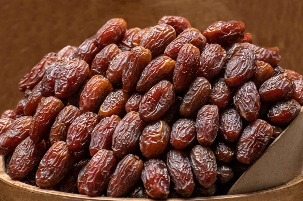 سر صغير في حبة التمر لماذا يجب فحص التمر جيدًا قبل تناوله 2 2025%5C7%5C7%5C%D8%A7%D9%84%D8%Aa%D9%85%D8%B1 620 022113
