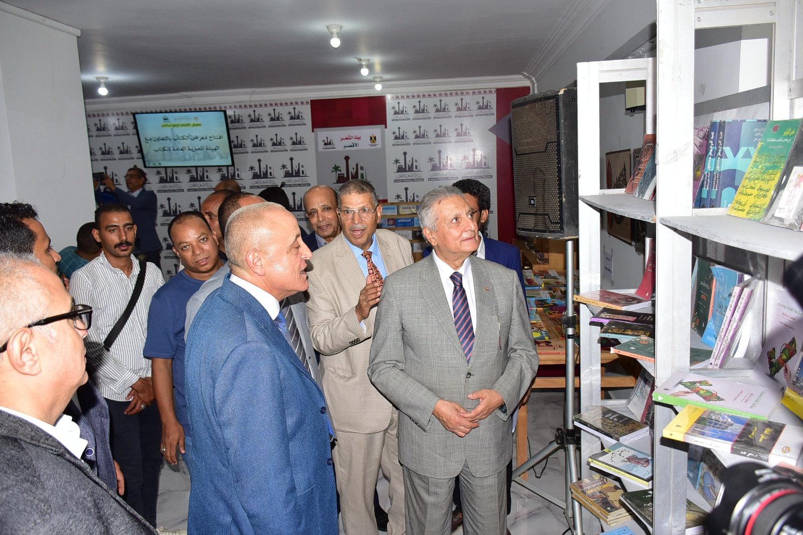 محافظ الأقصر يشهد أولى فعاليات بيت الشعر المصاحبة لمعرض الكتاب