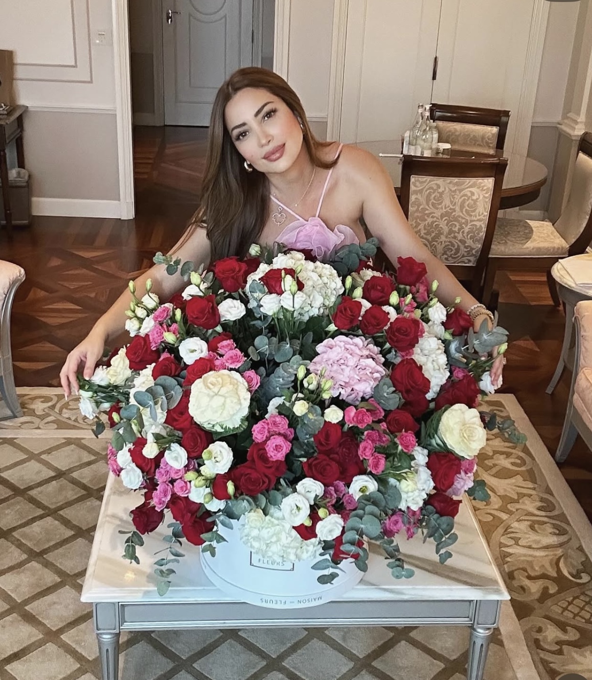 نسرين طافش تحتفل بمرور عام على زواجها برسالة رومانسية