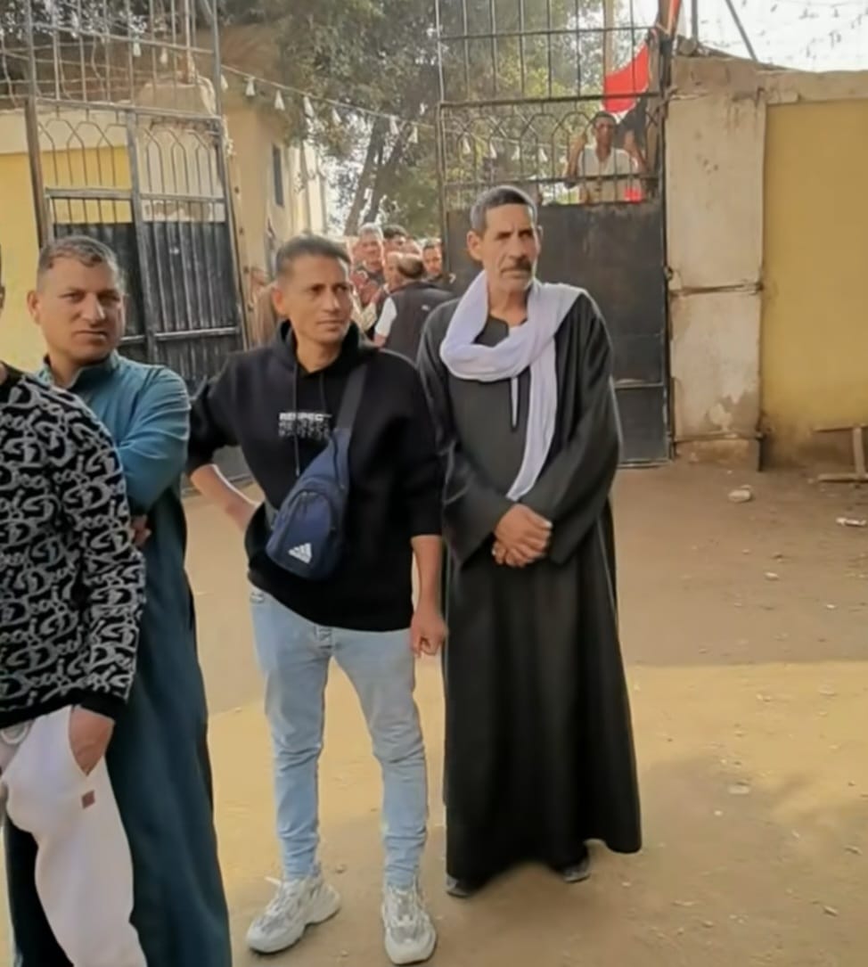 إقبال كبير على التصويت باللجنة الانتخابية بمدرسة العطف للتعليم الأساسي بمركز العياط.. صور