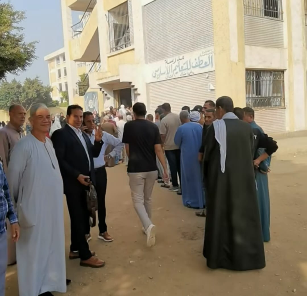 إقبال كبير على التصويت باللجنة الانتخابية بمدرسة العطف للتعليم الأساسي بمركز العياط.. صور