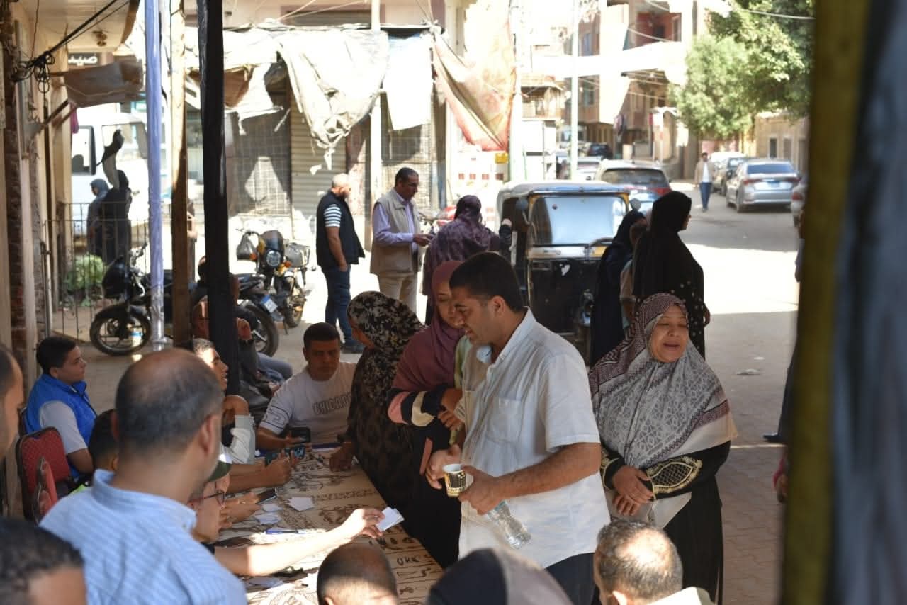 ناخبو منشأة القاطر يواصلون المشاركة في العرس الإنتخابي بمدرسة الشهيد محمد سمير