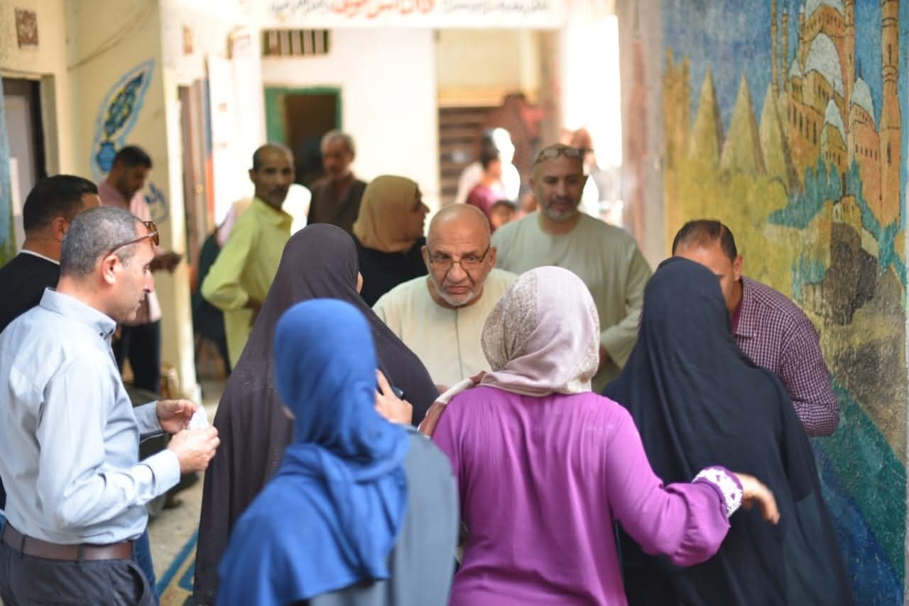 ناخبو منشأة القاطر يواصلون المشاركة في العرس الإنتخابي بمدرسة الشهيد محمد سمير