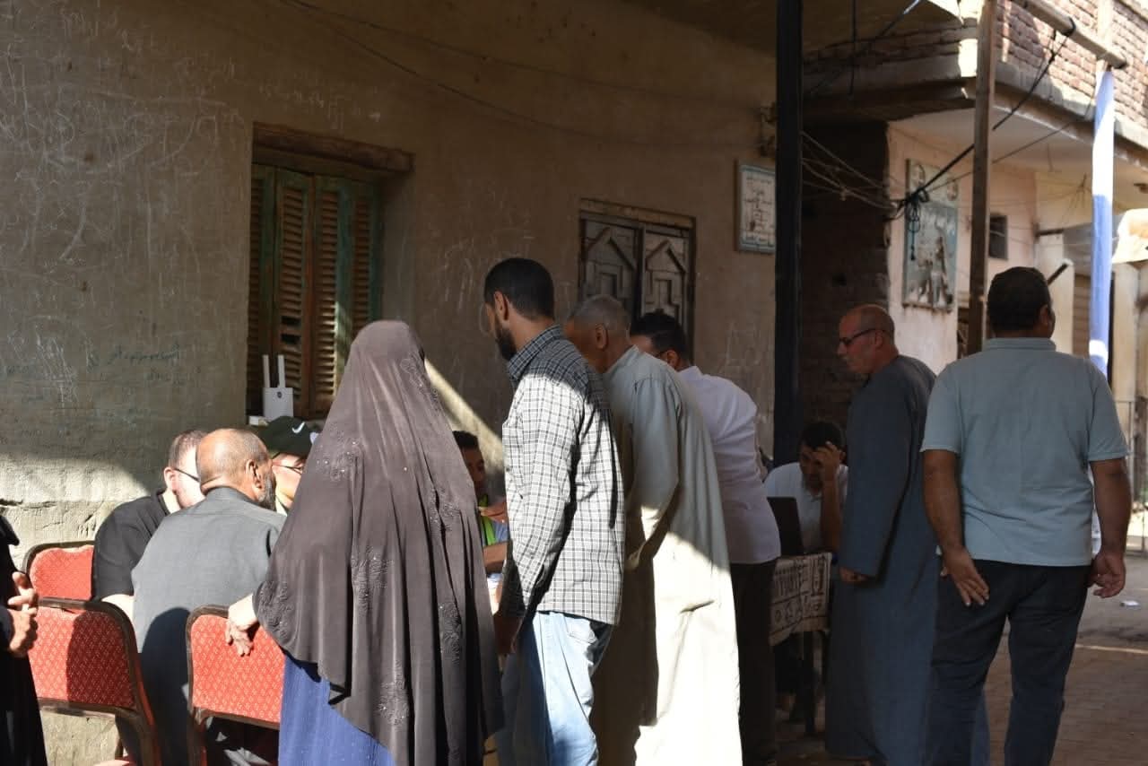 ناخبو منشأة القاطر يواصلون المشاركة في العرس الإنتخابي بمدرسة الشهيد محمد سمير