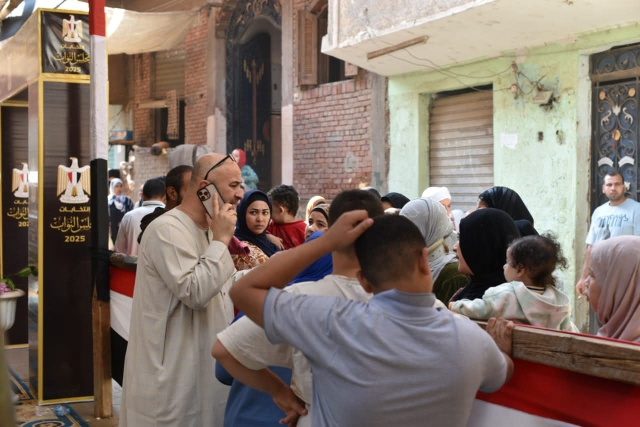 ناخبو منشأة القاطر يواصلون المشاركة في العرس الإنتخابي بمدرسة الشهيد محمد سمير