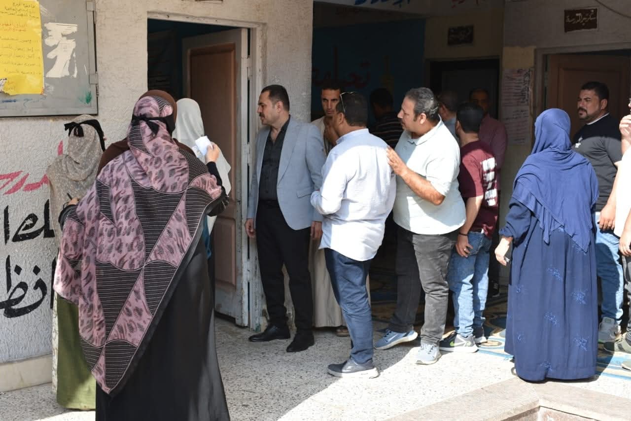 ناخبو منشأة القاطر يواصلون المشاركة في العرس الإنتخابي بمدرسة الشهيد محمد سمير