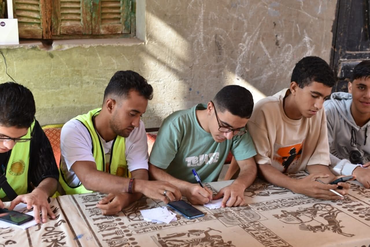 ناخبو منشأة القاطر يواصلون المشاركة في العرس الإنتخابي بمدرسة الشهيد محمد سمير