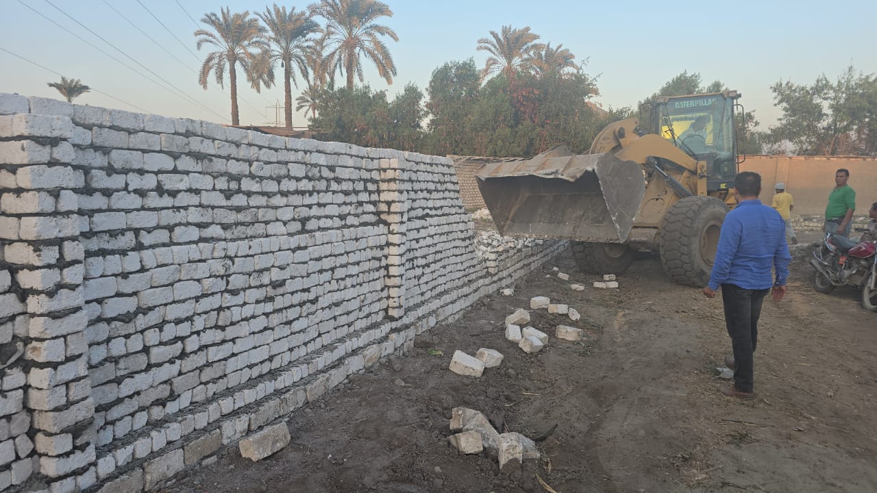 تنفيذ 16 حالة إزالة لمخالفات بناء وتعديات على الأراضي الزراعية بالجيزة