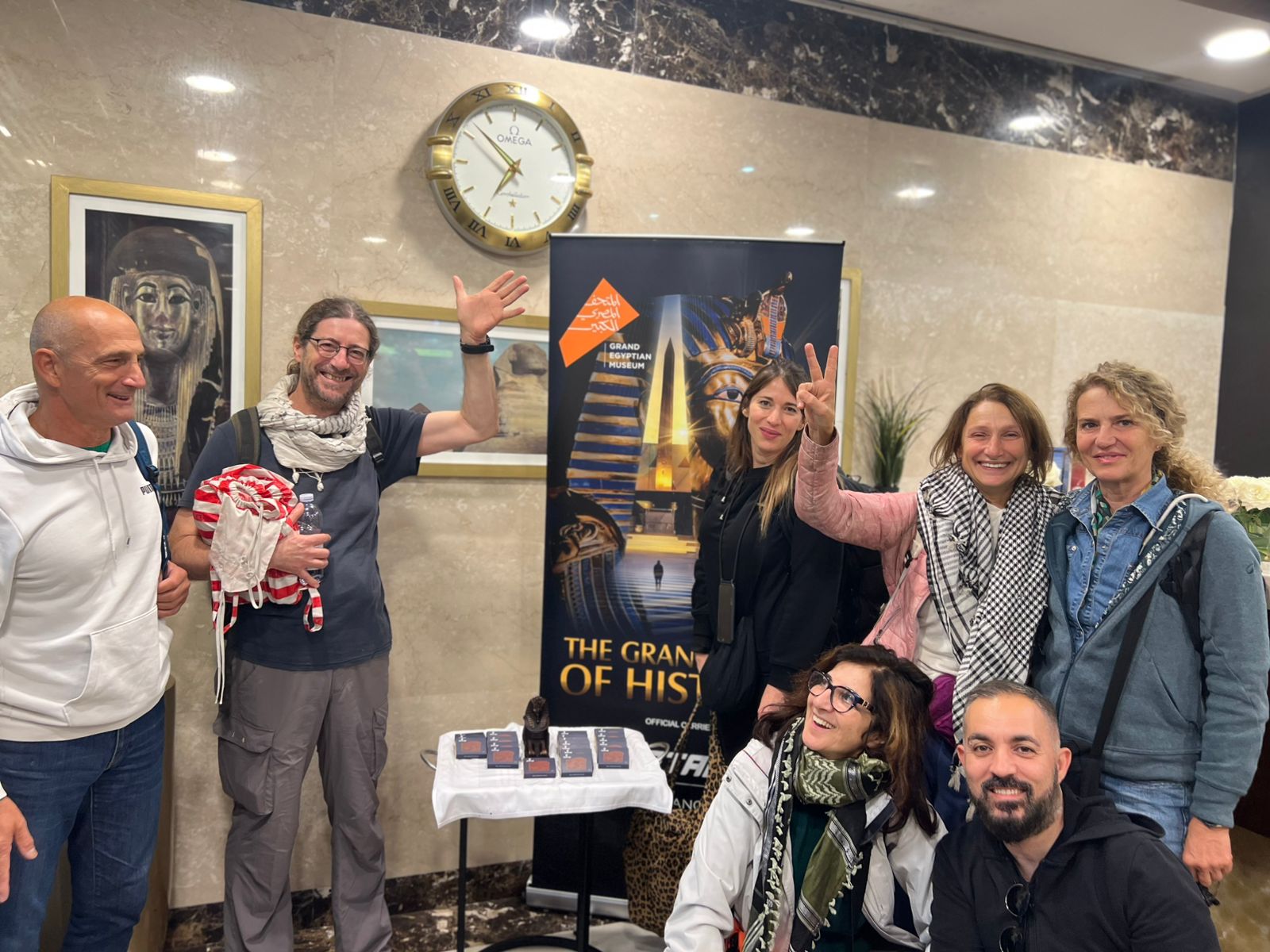 حملة دعاية دولية مصر للطيران تحلق بطائرة مزينة بالكامل بشعار المتحف حول العالم.. صور