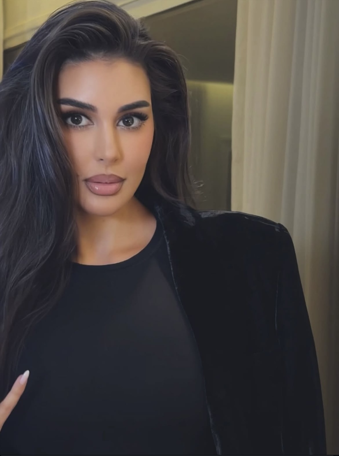 إطلالة سوداء أنيقة.. أحدث ظهور لـ ياسمين صبري