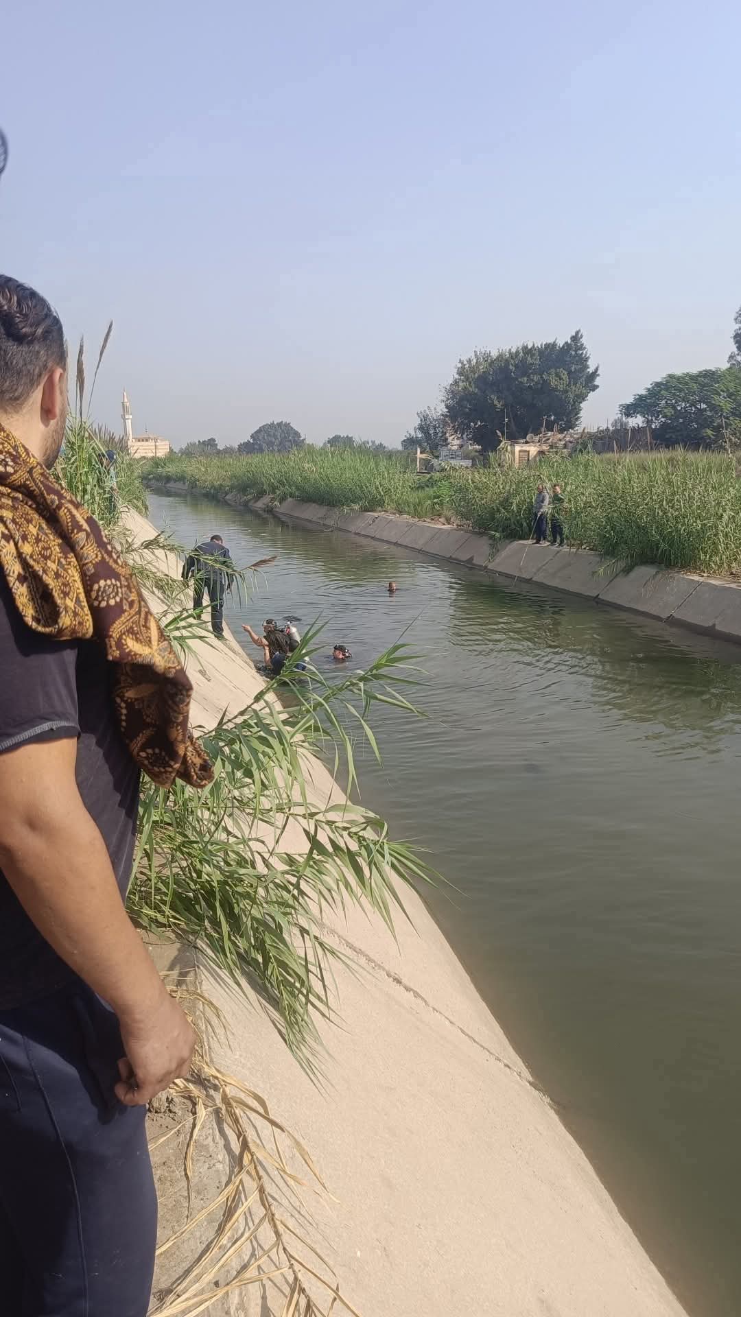 إصابة 6 أشخاص في حادث انقلاب سيارة ميكروباص بمياه ترعة بالغربية