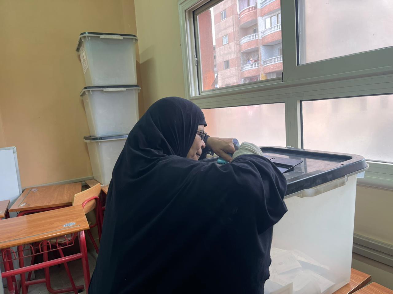 لليوم الثاني.. إقبال كبير على لجان بولاق الدكرور في إعادة انتخابات النواب