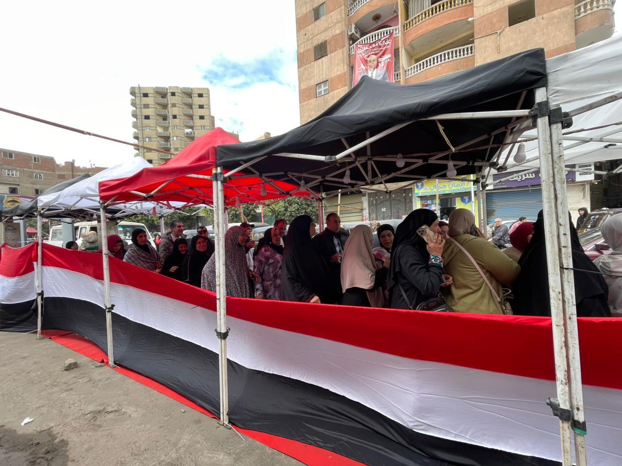 لليوم الثاني.. إقبال كبير على لجان بولاق الدكرور في إعادة انتخابات النواب