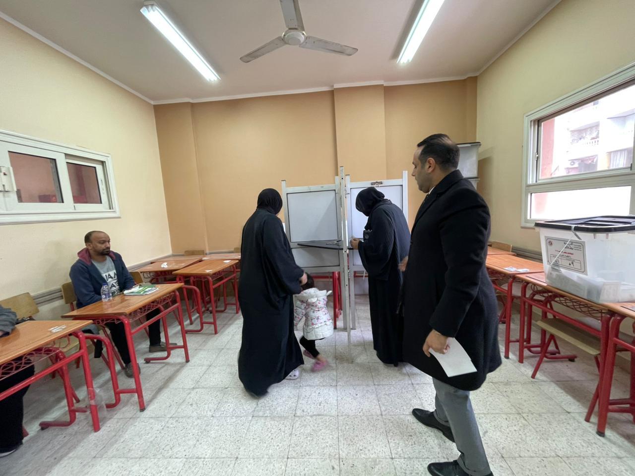 لليوم الثاني.. إقبال كبير على لجان بولاق الدكرور في إعادة انتخابات النواب