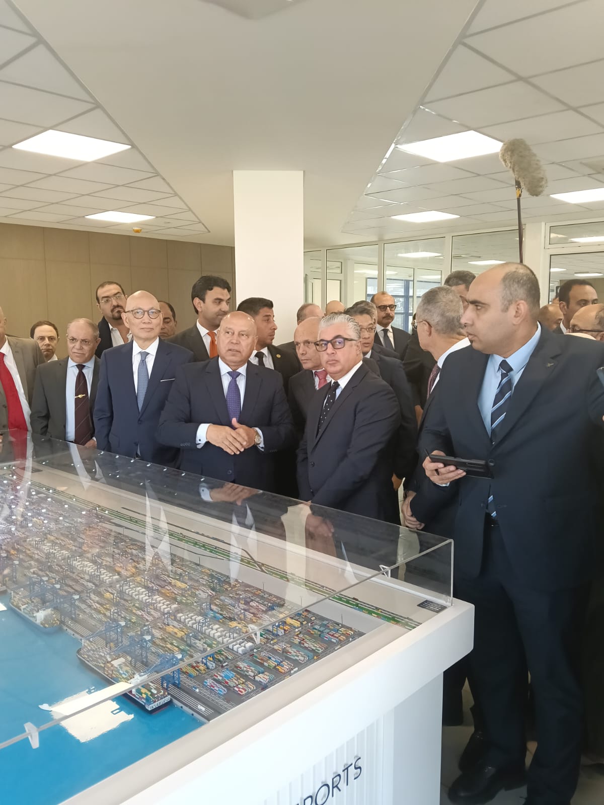 ميناء العين السخنة يدخل موسوعة جينيس صور