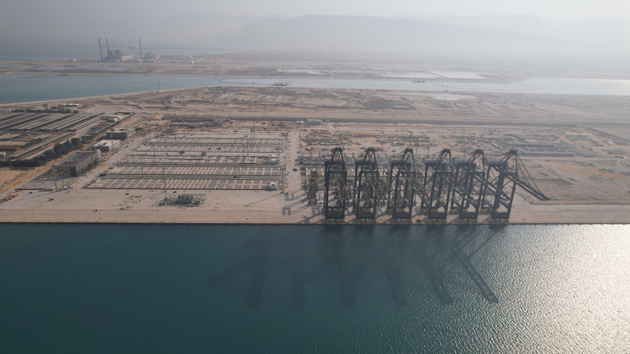 ميناء العين السخنة يدخل موسوعة جينيس صور