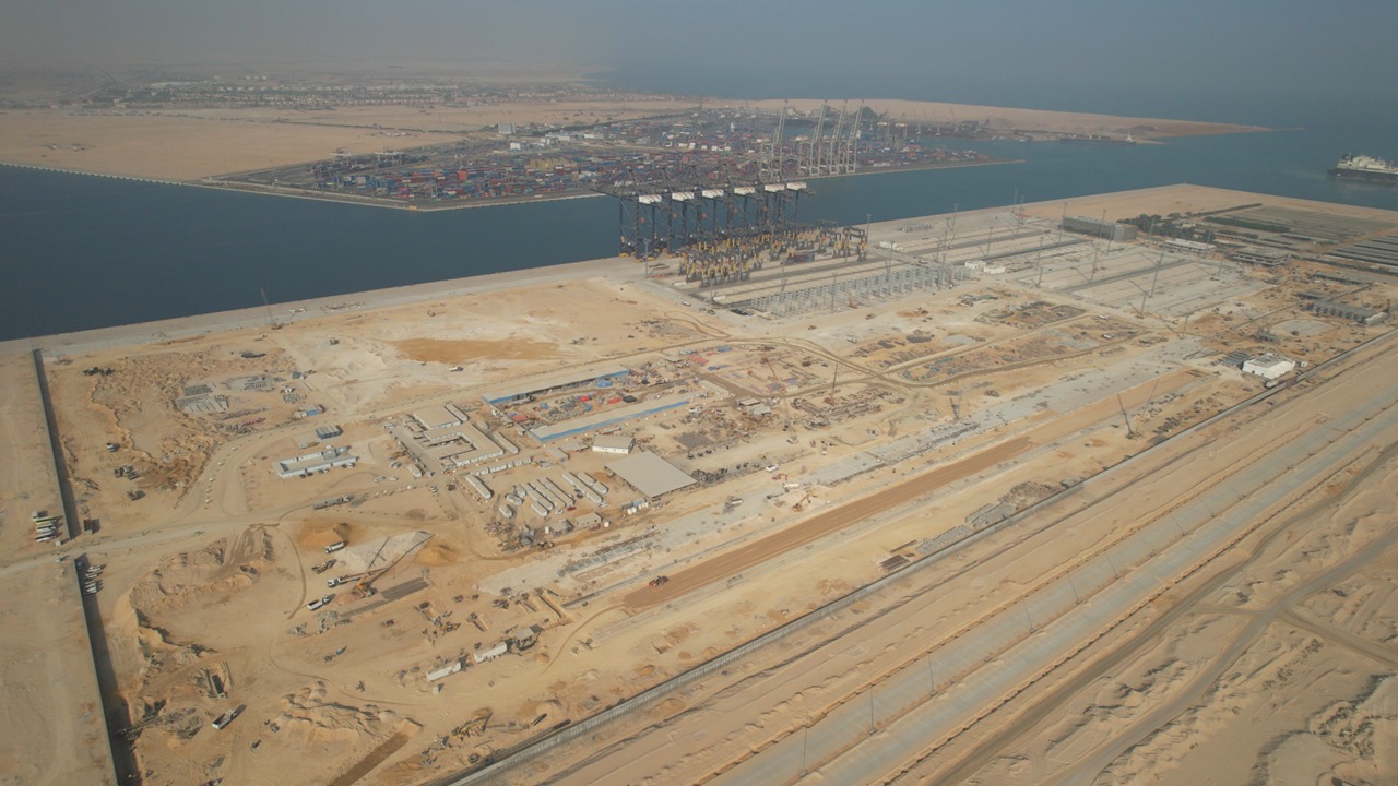 ميناء العين السخنة يدخل موسوعة جينيس صور